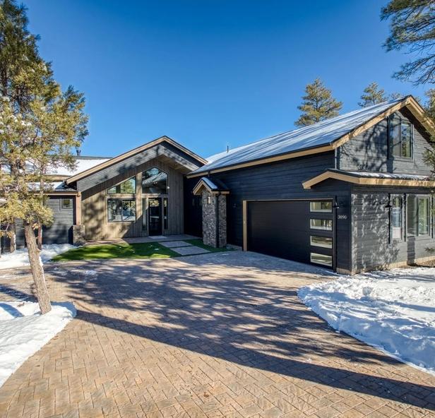 3890 W Hawthorn